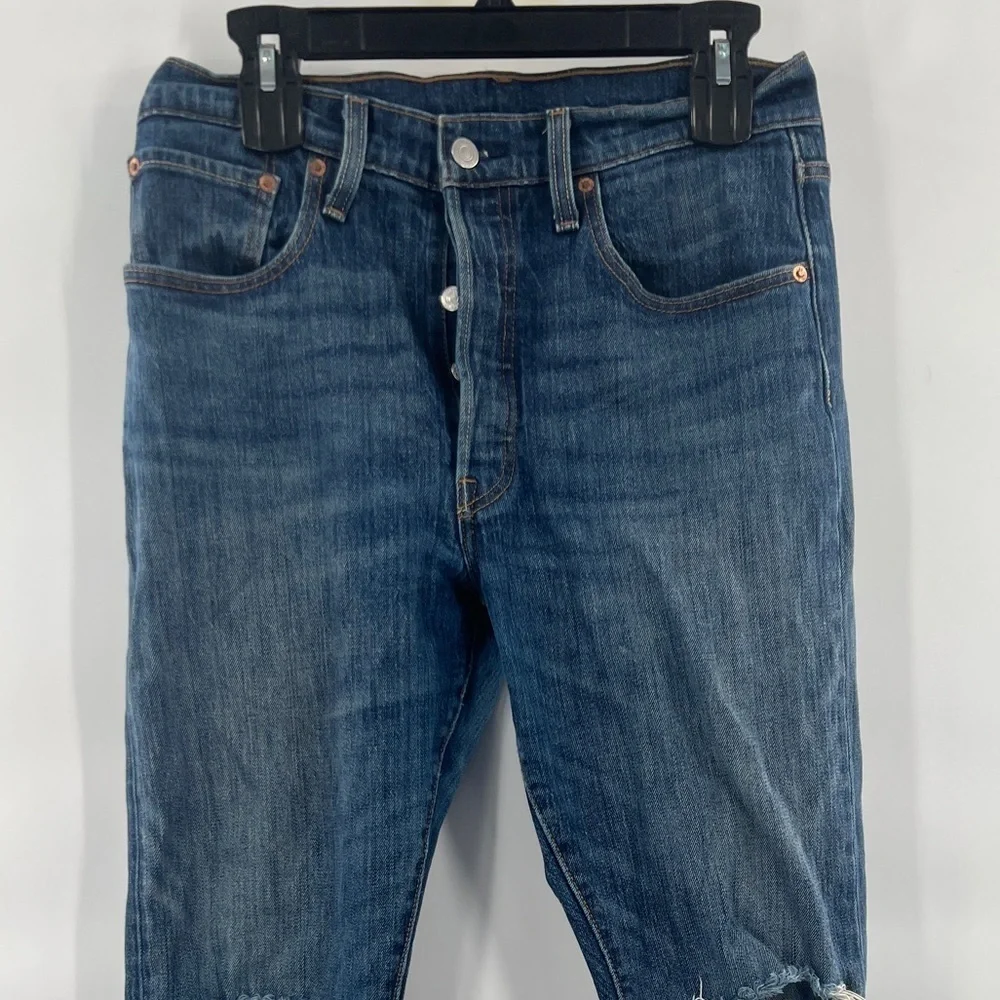 Levis measurements laying
